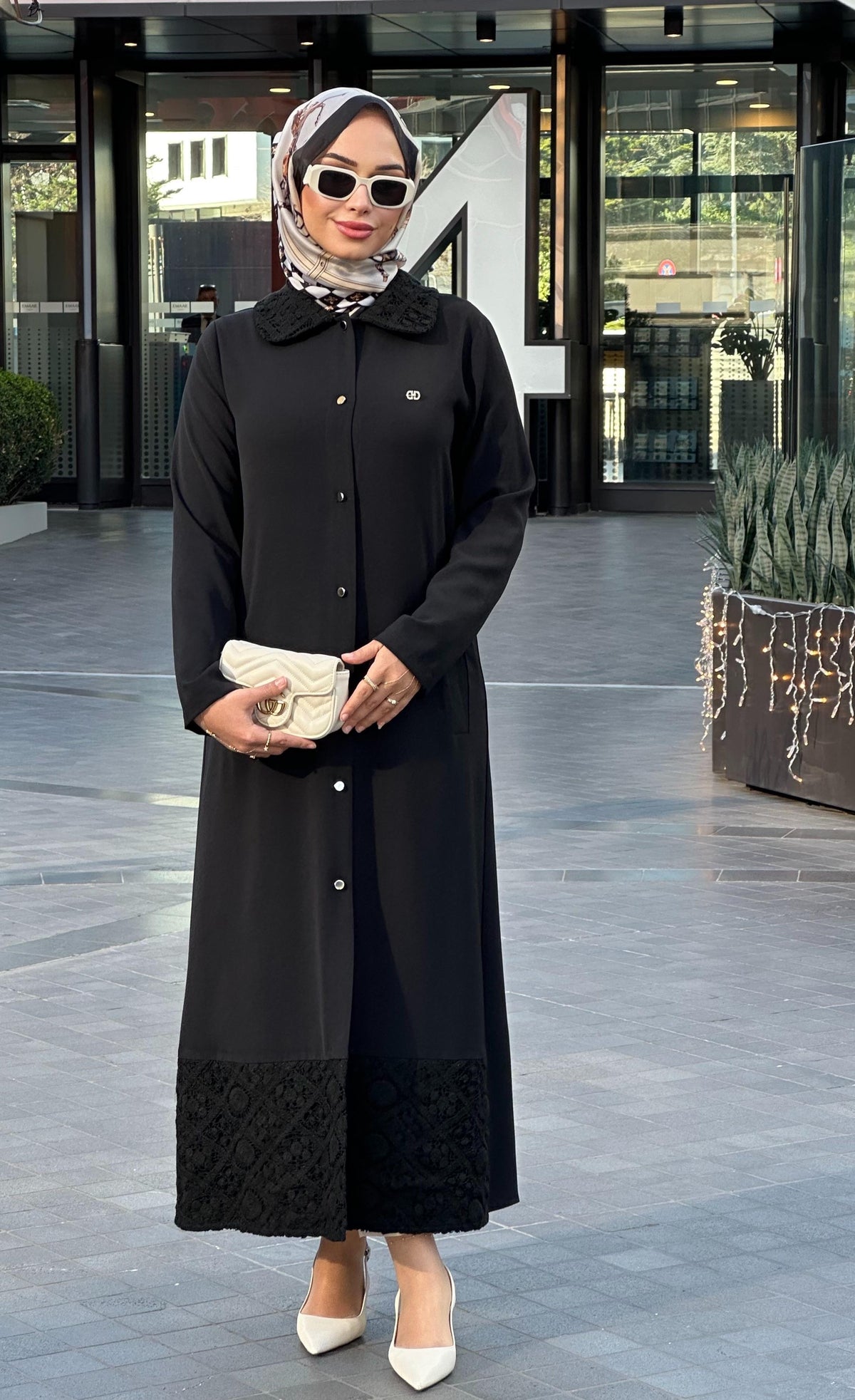Mahza 7641 Yaka ve Etek Ucu Dantel Detaylı 130 cm Düğmeli Kap